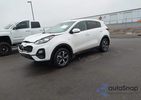 2021 Kia Sportage Lx z USA, uszkodzony, nr VIN KNDPMCAC6M7874332